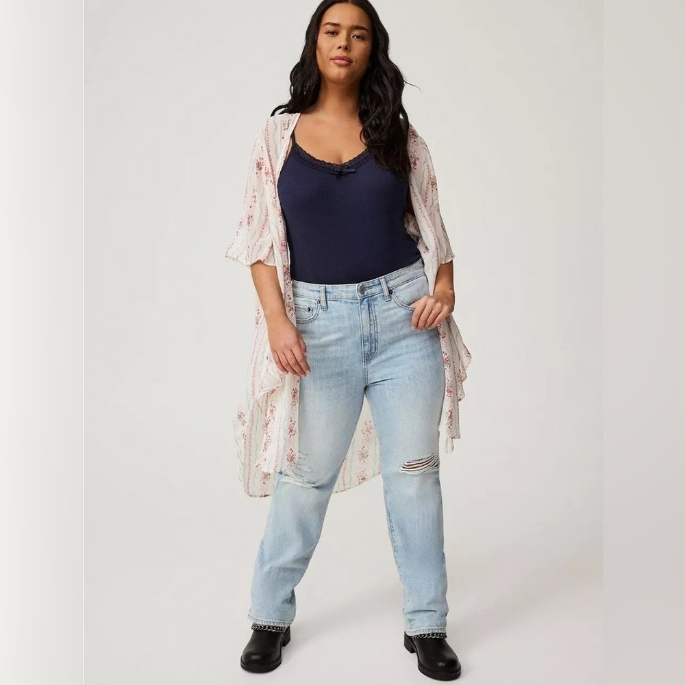 Torrid shirttail floral lightweight kimono